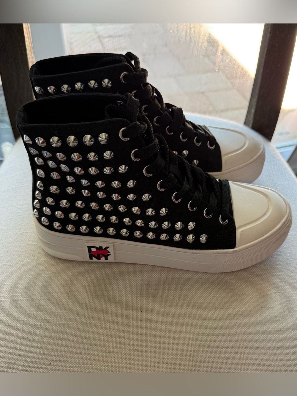DKNY Louisa Studded High Top Lace-Up Sneakers US 6.5 New